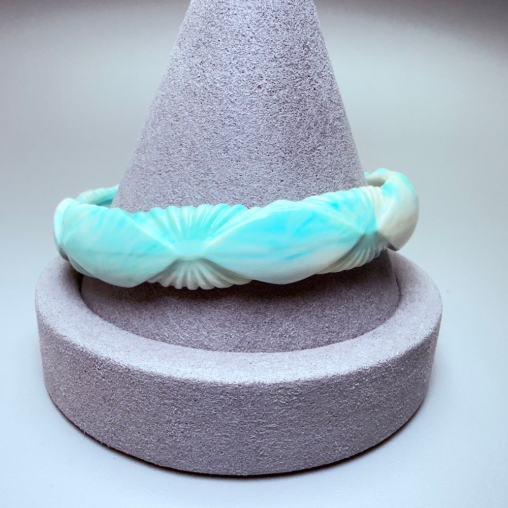 VTG‎ Carved Light Blue and White Marbled Swirl Bangle Bracelet 8" Art Deco Style